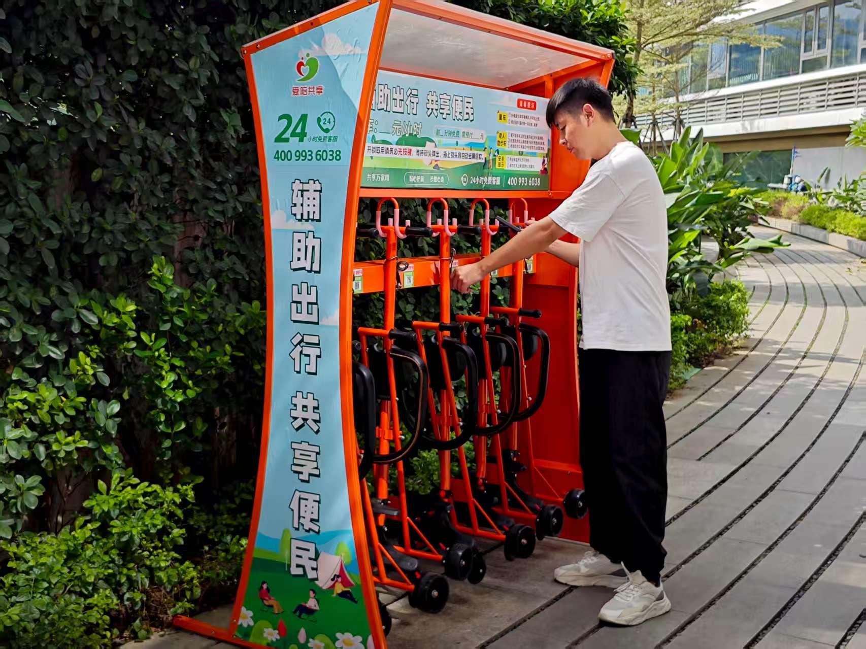 帶娃逛景區(qū)怕折騰？愛陪共享童車入駐，遛娃輕松沒負擔！