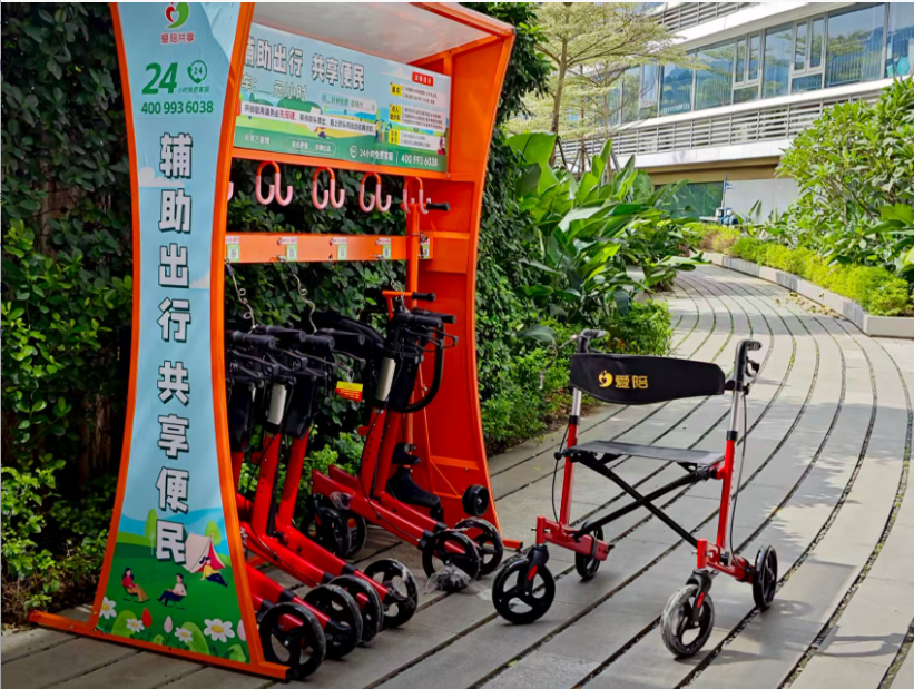 如何解決景區(qū)老幼出游痛點(diǎn)？愛陪共享童車/助步車/輪椅一站式解決